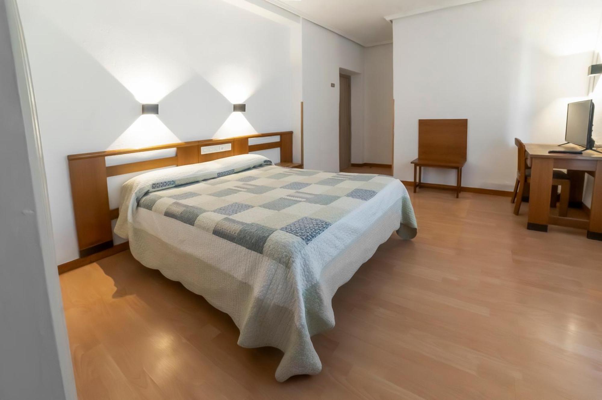 Hotel Pedro Torres Cuenca  Ngoại thất bức ảnh